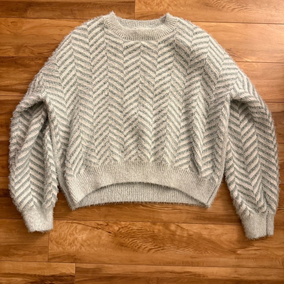 Bobeau Sweaters - Chevron Patterned Gray Sweater Studio B (Bobeau)